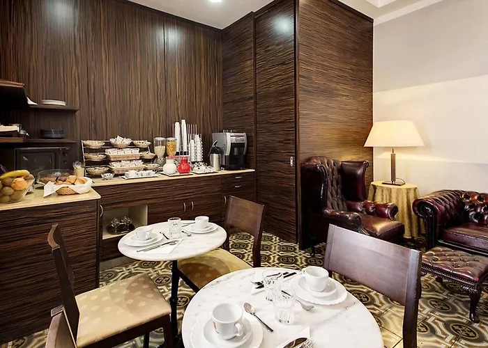 939 Hotel 3*